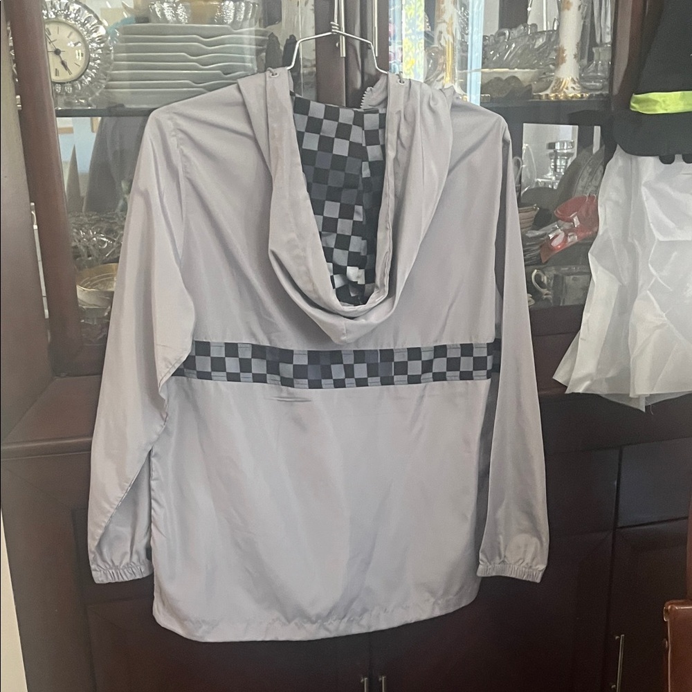 Stylish Gray Windbreaker with Checkered Design - Picture 3 of 3